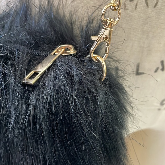 Faux Fur Crossbody Handbag - Picture 5 of 10